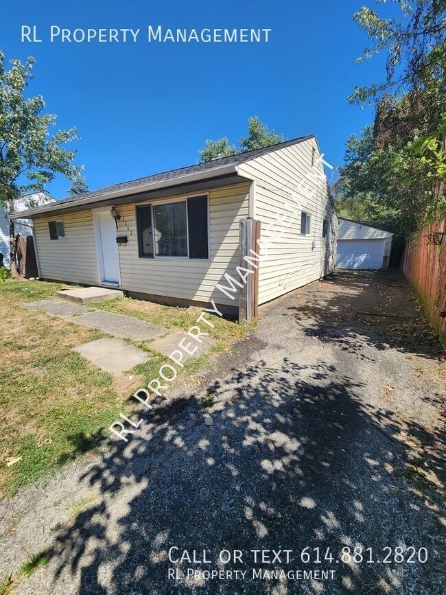 Building Photo - Cozy 2 bedroom 1 bathroom ranch style home...