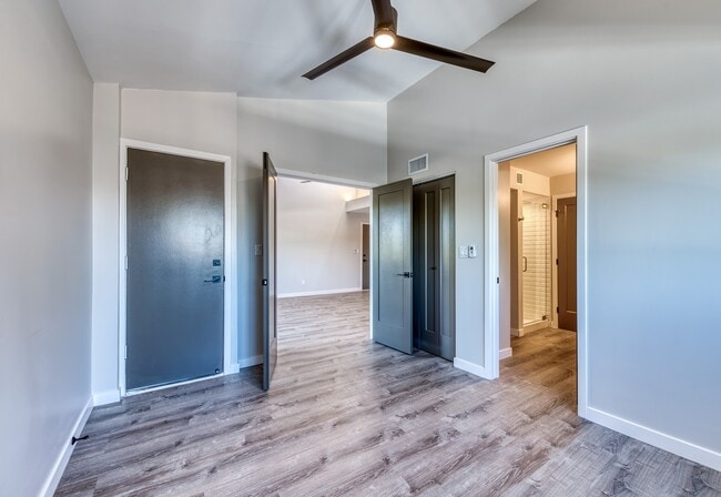 Building Photo - Gorgeous 2 bedroom, 2 bathroom in the Hear...