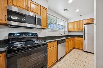 Building Photo - 14910 Cherrywood Dr