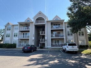 Building Photo - 2204 Lesner Crescent