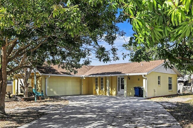 Building Photo - 2874 Indianwood Dr