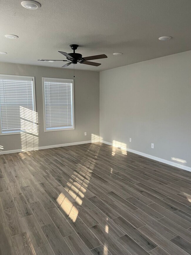 Foto del edificio - NEW CONSTRUCTION 3 bed 2 bath duplex