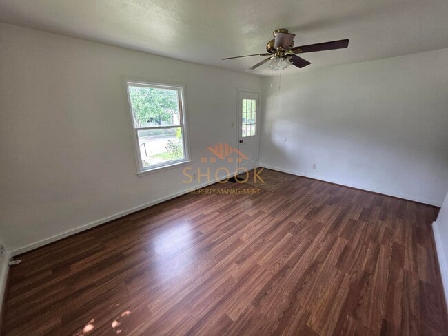 Building Photo - Cute 2 Bedroom Home Close to Downtown