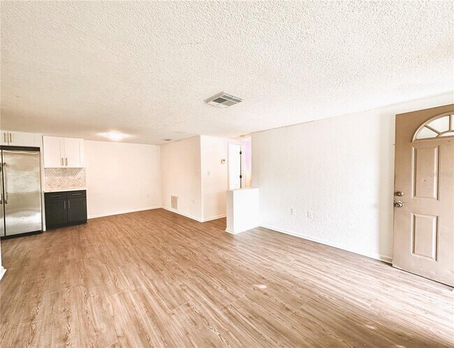 Building Photo - 7641 Fox Hollow Dr