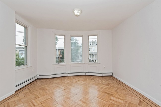 Foto del edificio - 32 Winfield Ave