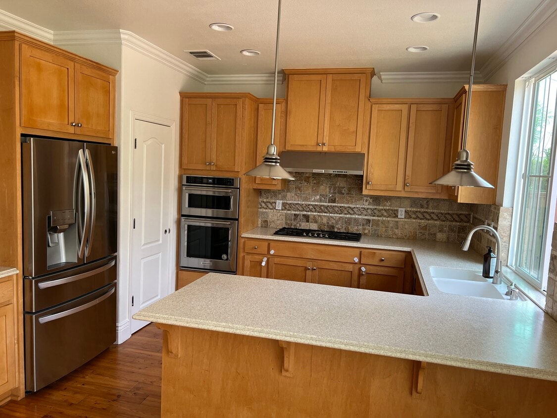 Kitchen - 2553 McLaren Ln