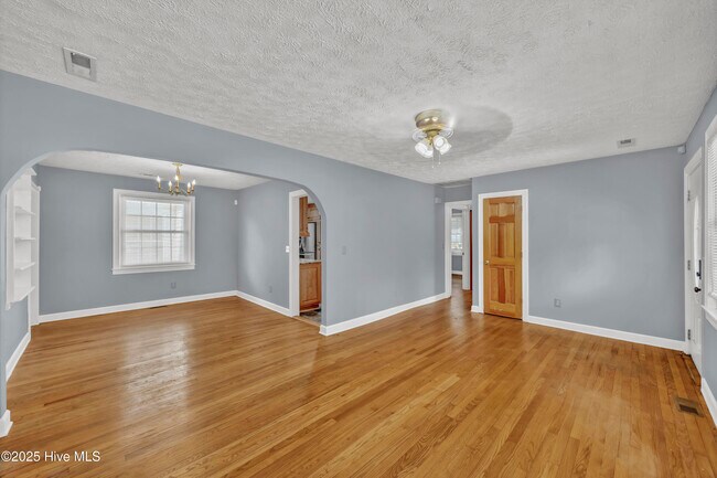 Building Photo - 1514 S 4th St