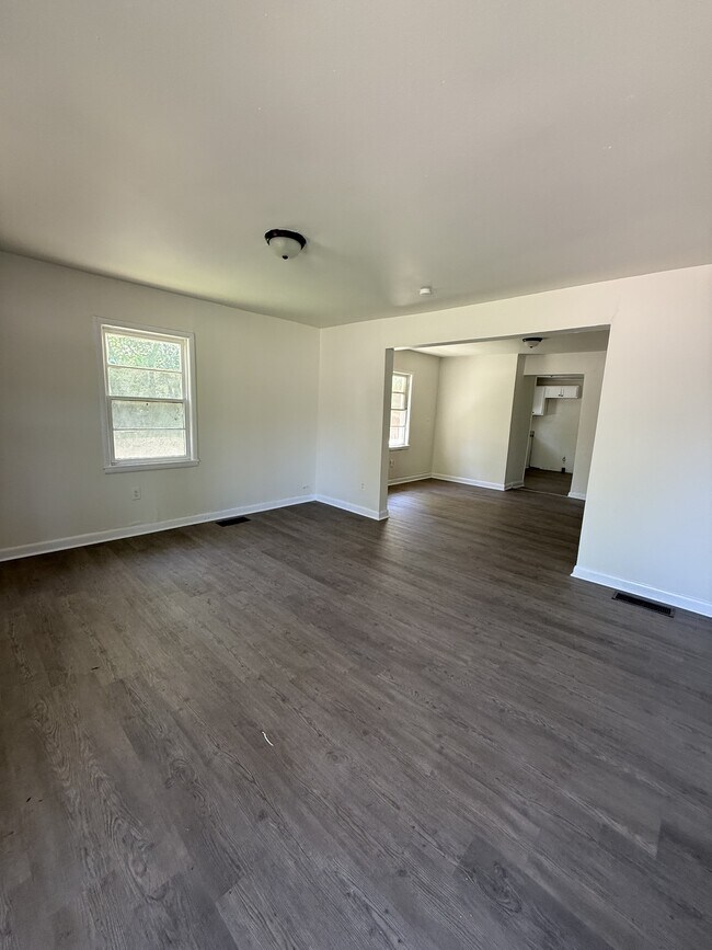 Foto del edificio - 6117 Patton Ave