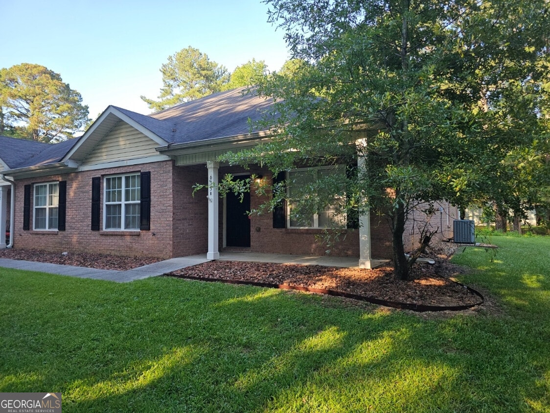 Primary Photo - 633 Senoia Rd