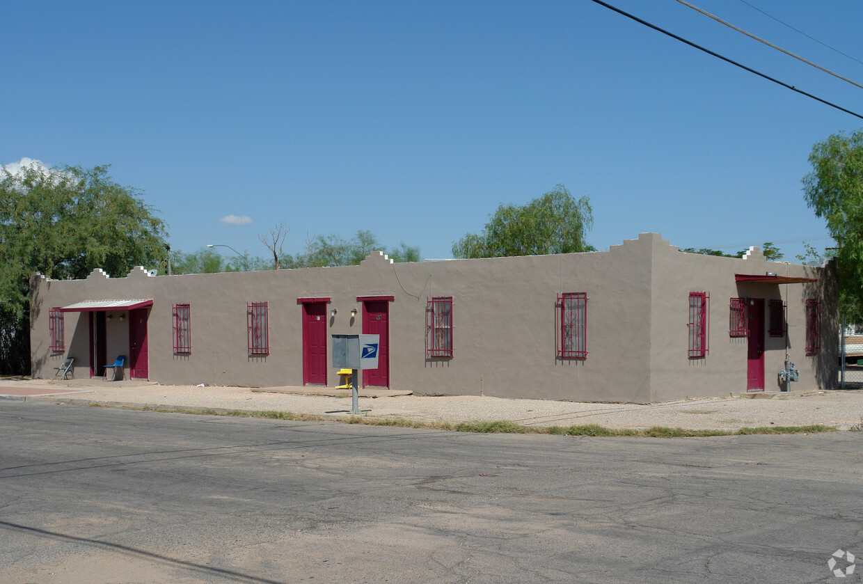 Primary Photo - 8 Mobile Homes & 5 Apartments