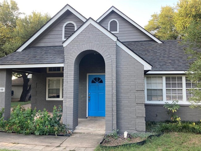 Building Photo - 800 Birch Brook Ln
