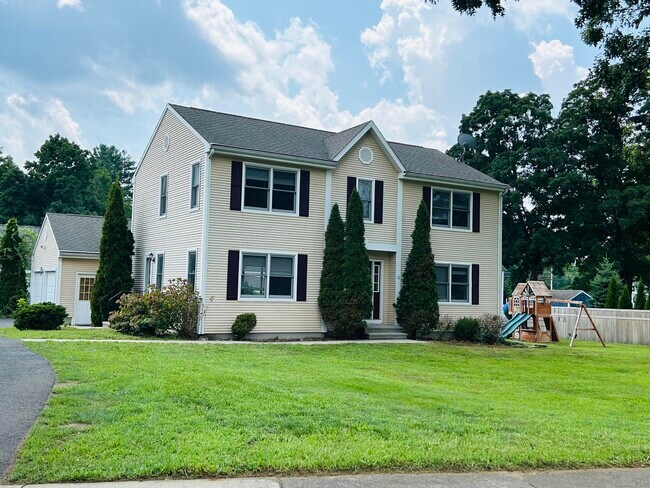 Building Photo - 10 Morgan Dr