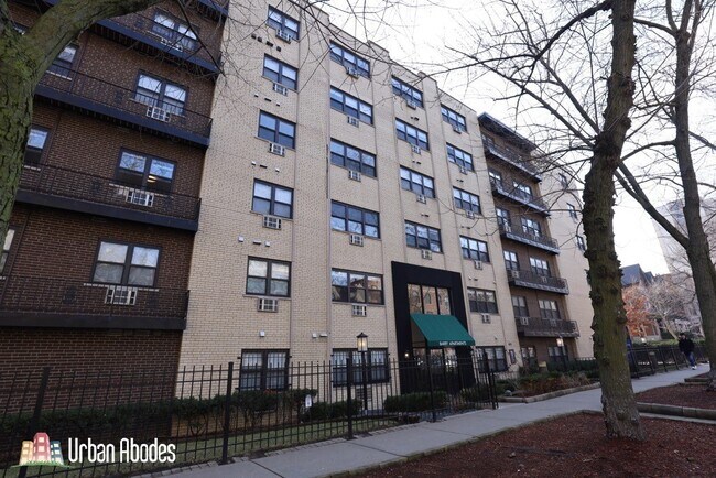Building Photo - 503 W Barry Ave