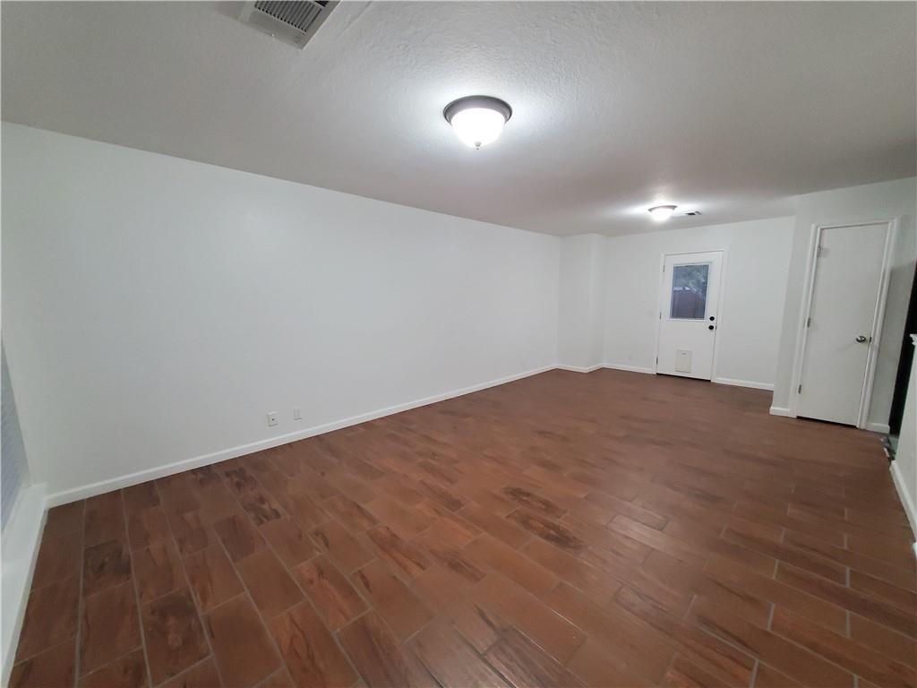 Primary Photo - 560 Hampton St