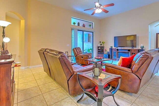 Building Photo - 8437 White Poplar Dr