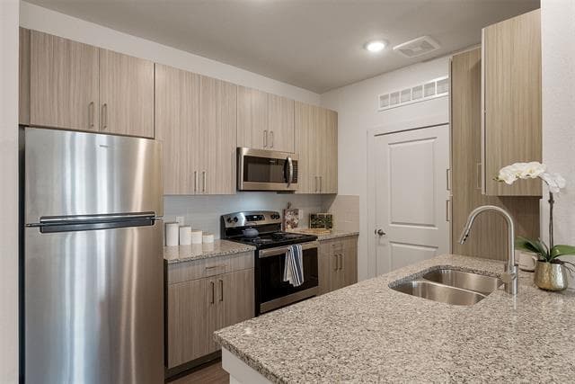 Foto del edificio - 13301 Dessau Rd