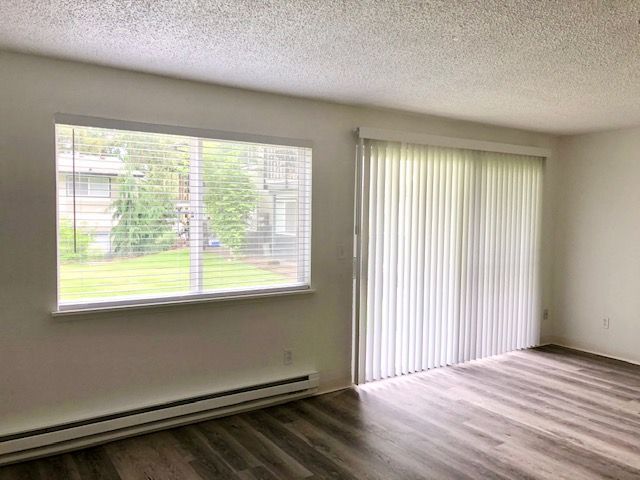 Building Photo - Newly Remodeled 2 Bedroom
