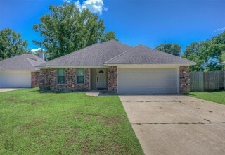 Building Photo - 502 Big Red Cir