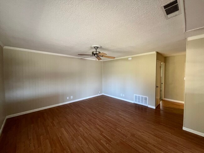 Building Photo - 8308 Begonia Ct