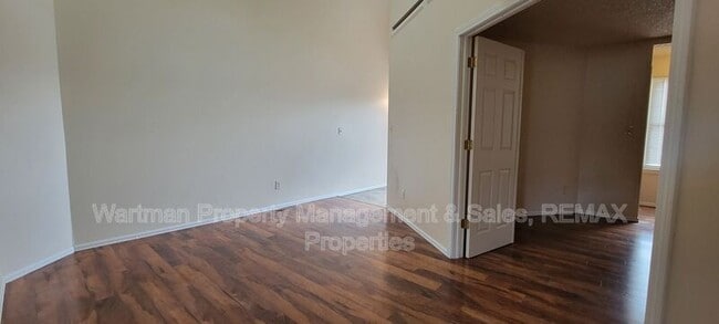 Building Photo - 4560 Excalibur Ct