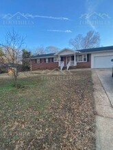 Building Photo - 1010 Belhaven Rd