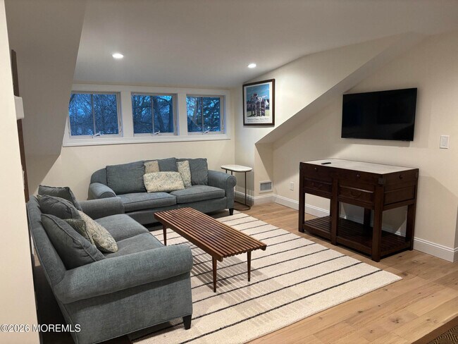 Building Photo - 802 7th Ave