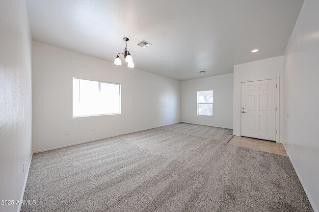 Foto del edificio - 5433 W Glass Ln