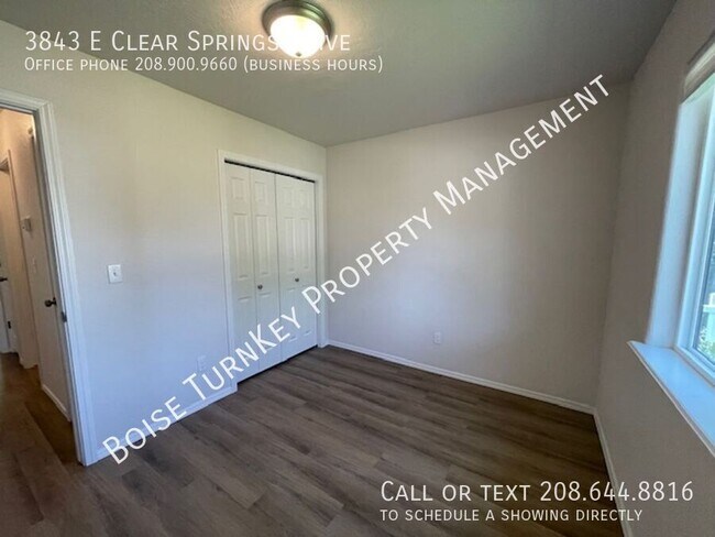 Foto del edificio - 3843 E Clear Springs Dr.