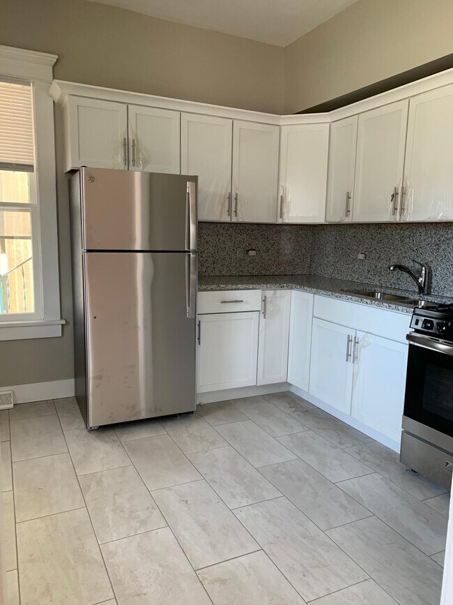 Kitchen - 411 W Park Ave