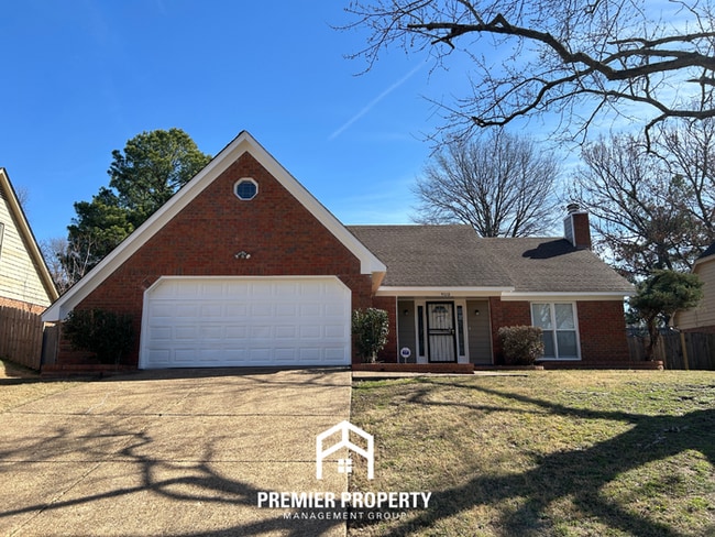 Spacious 3BR Memphis Home | Vaulted Ceilings, Fireplace, 2-Car Garage & Fenced Yard - Spacious 3BR Memphis Home | Vaulted Ceilings, Fireplace, 2-Car Garage & Fenced Yard