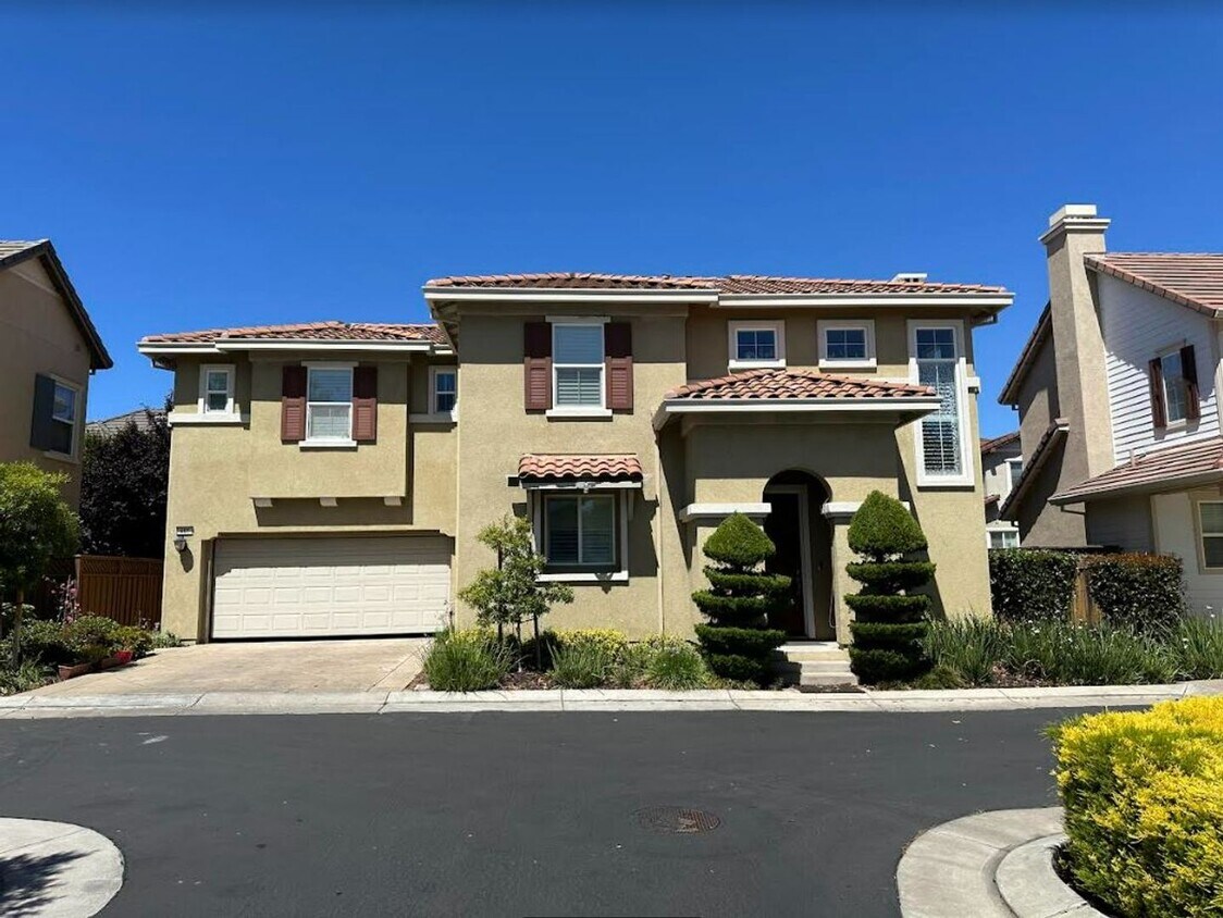 Foto principal - Freshly Painted Interior for this Single F...