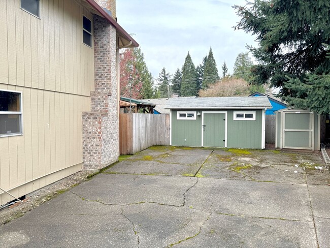 Building Photo - Linwood Neighborhood, Milwaukie Home on Qu...