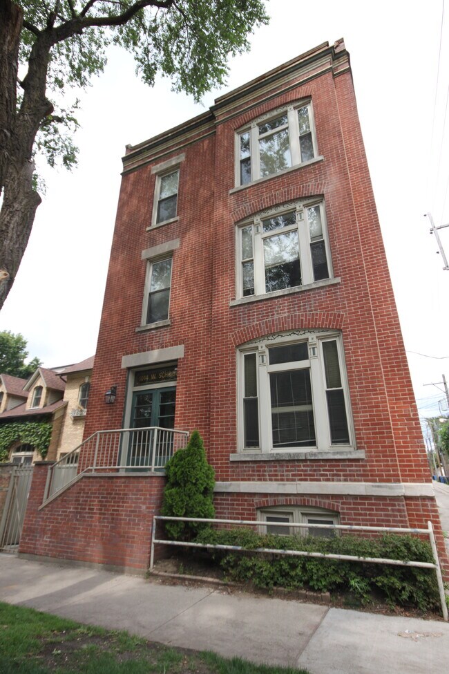 Building Photo - 1014 W School St