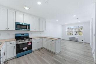 Building Photo - 95 Shepherds Ln