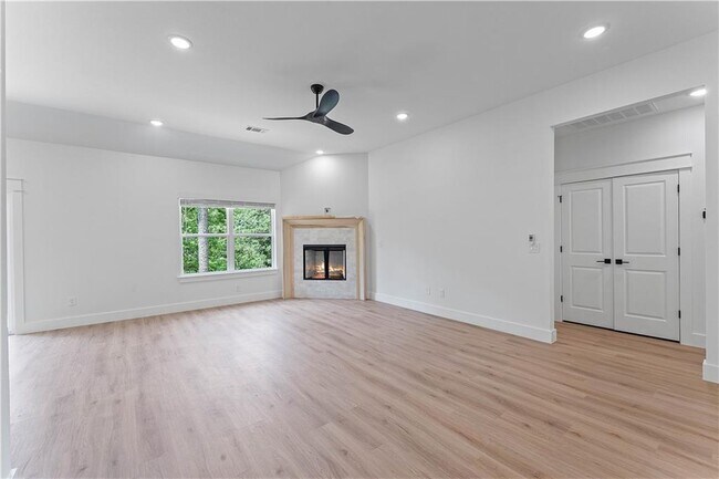Building Photo - 17 Westmorland Dr