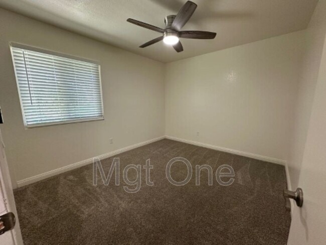 Foto del edificio - 12213 Orchid Ln