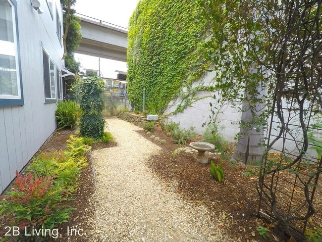 Building Photo - 1027 41st Ave