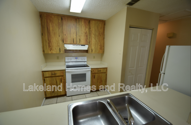 Foto del edificio - 6064 Hilltop Ln W