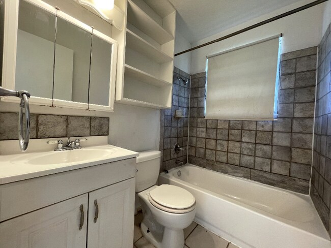 Building Photo - 5920 NW 62nd Terrace
