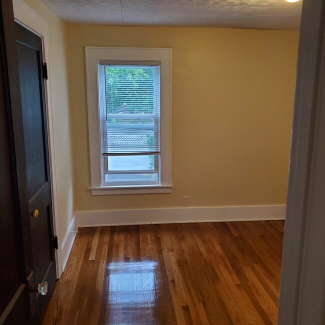 back bedroom - 319 Hickok Ave