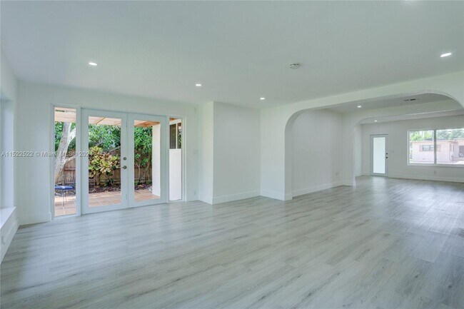Foto del edificio - 7513 Bounty Ave