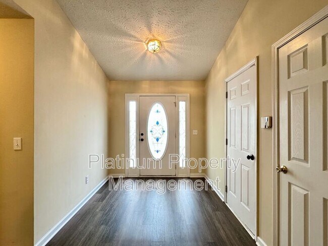 Building Photo - 2923 Holly Green Way