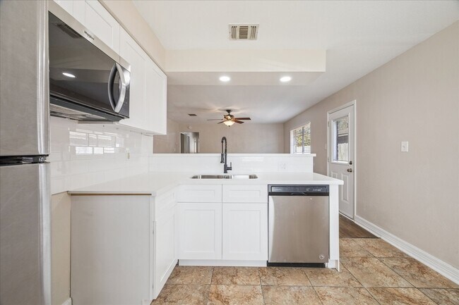 Building Photo - 1808 Wren Dr