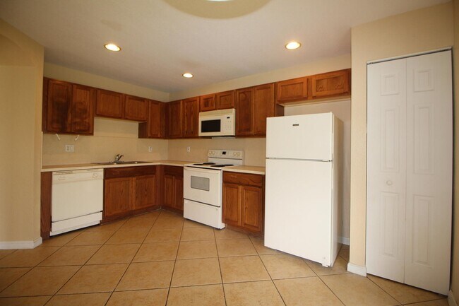 Building Photo - 6602 Sandy Bank Ter