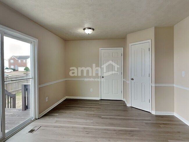 Building Photo - 403 Wooded Valley Ct