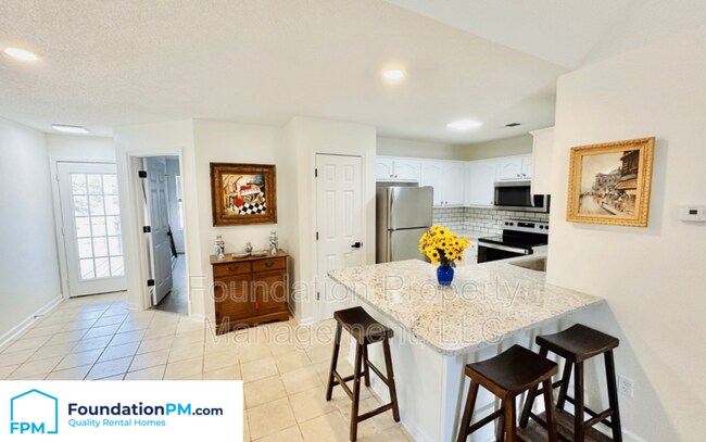 Building Photo - 1542 Estacada Way