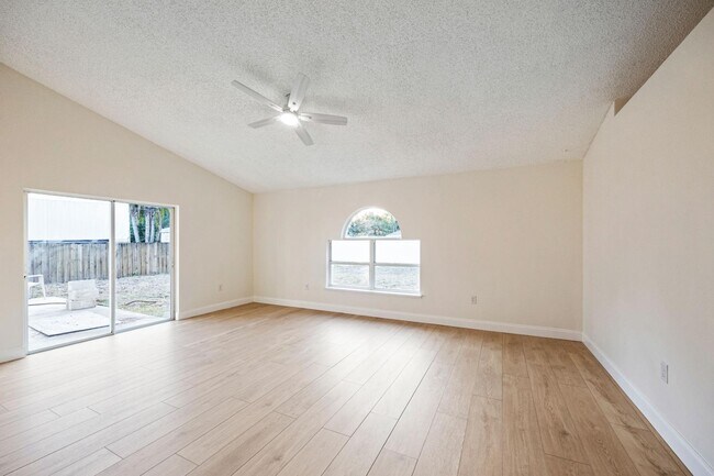 Foto del edificio - 320 Wisteria Ave NW