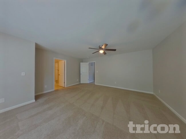 Foto del edificio - 2480 Marthas Ridge Dr