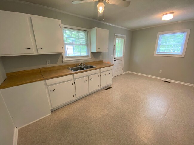 Kitchen - Additional View - 728 Phelps and Workman Rd