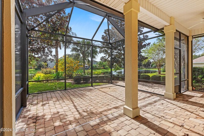 Foto del edificio - 293 Edge of Woods Rd